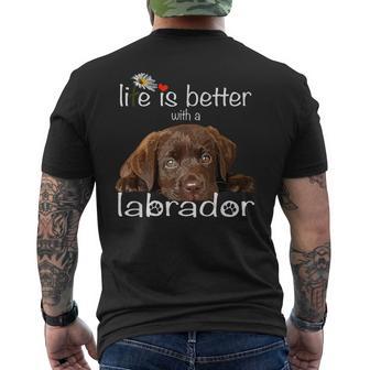 Laida Es Mejor Con Un Amante Del Laboratorio De Chocolate Labrador Camiseta Hombre Estampado Espalda - Regaloses