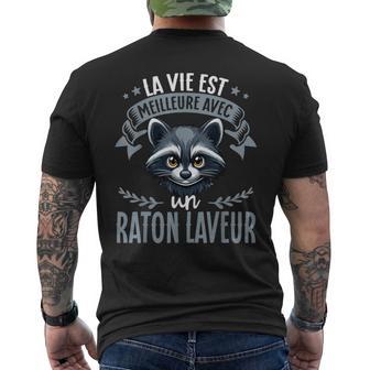 Laie Est Meilleure Avec Un Raton Laveur Amoureux T-shirt imprimé au dos - Cadeauxyz