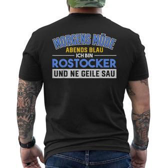 Lustige Rostock Meer Geschenkidee Herren Blau Klassisch Morgens Müde Abends Blau Rostocker Ossiprüche T-Shirt mit Rückendruck - Seseable