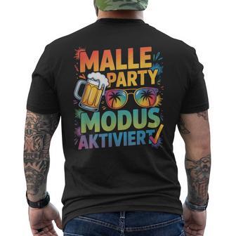 Malle Party Modus Aktiviert Brille Urlaub Gruppen T-Shirt mit Rückendruck - Seseable