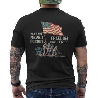 May We Never Forget Freedom Isnt Free アメリカ国旗 ベテラン メンズTシャツ バックプリント - Kawaiitshirt