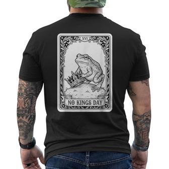 No Kings Day タロットカード カエル メンズTシャツ バックプリント - Kawaiitshirt