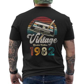 Vintage 1982 Compleanno Anni 44 Matita A Cassetta T-shirt da uomo con stampa posteriore - Novitaregali
