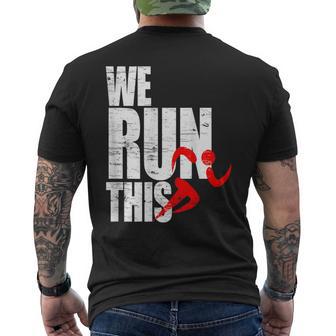 We Run This 我々はこれを実行しますランニング モチベーション マラソン フィットネス ワークアウト ジョギン メンズTシャツ バックプリント - Kawaiitshirt