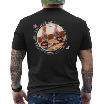おしゃれ子猫のゆるっと癒し もぐもぐタイム メンズTシャツ バックプリント - Kawaiitshirt