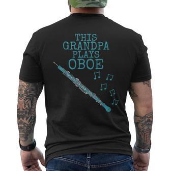 このおじいちゃんはオーボエを演奏する、オーボエ木管楽器奏者です メンズTシャツ バックプリント - Kawaiitshirt