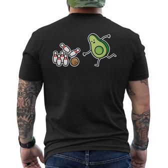 アボカドピットケトビーガンでボウリングをする楽しいアボカド。 メンズTシャツ バックプリント - Kawaiitshirt