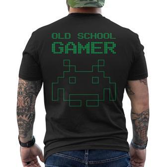 オールドビンテージスクールゲーマー-レトロスペースエイリアンインベーダー メンズTシャツ バックプリント - Kawaiitshirt