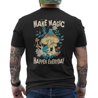カエルとキノコ。毎日魔法を起こしましょう。 メンズTシャツ バックプリント - Kawaiitshirt