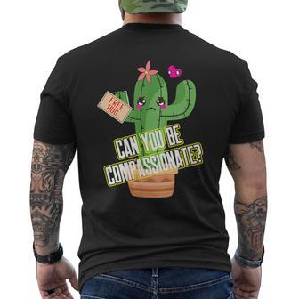 サボテンフリーハグ 思いやり メンズTシャツ バックプリント - Kawaiitshirt