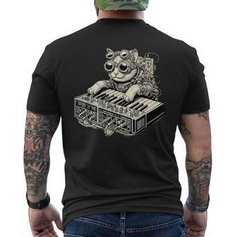 スチームパンク 猫 演奏 シンセサイザー シンセ 子猫 テクノミュージック メンズTシャツ バックプリント - Kawaiitshirt