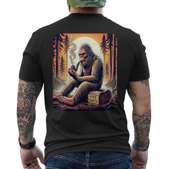 パイプスモーキング ビッグフット パイプスクワッチ メンズTシャツ バックプリント - Kawaiitshirt