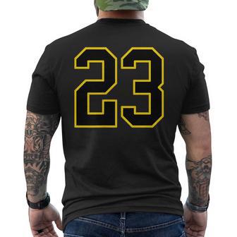 ブラックとイエローのカレッジスポーツスタイルの23番。 メンズTシャツ バックプリント - Kawaiitshirt