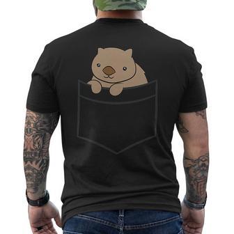 ポケットの赤ちゃんウォンバット かわいいオーストラリアのウォンバット メンズTシャツ バックプリント - Kawaiitshirt