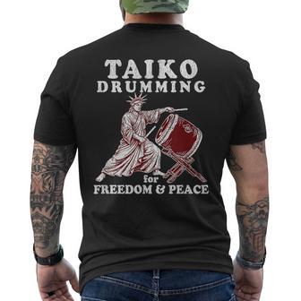 レトロなアンティーク調の太鼓の名言。太鼓のドラマー向け。 メンズTシャツ バックプリント - Kawaiitshirt