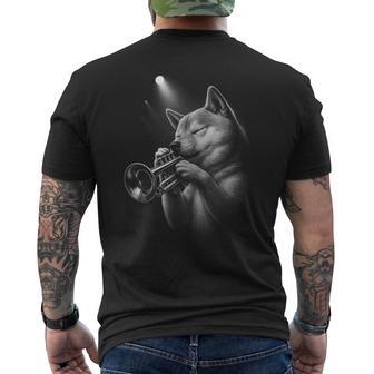 柴犬 トランペット ジャズ 音楽 犬好き メンズTシャツ バックプリント - Kawaiitshirt
