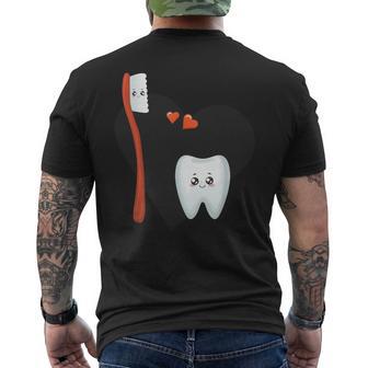 歯ブラシと歯のかわいいイラスト メンズTシャツ バックプリント - Kawaiitshirt