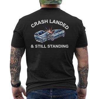 自動車事故サバイバー おもしろい 自動車事故 けが リカバリー メンズTシャツ バックプリント - Kawaiitshirt