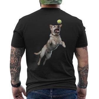 遊び心のあるラブラドールレトリーバー フェッチ 追いかけてテニスボール メンズTシャツ バックプリント - Kawaiitshirt