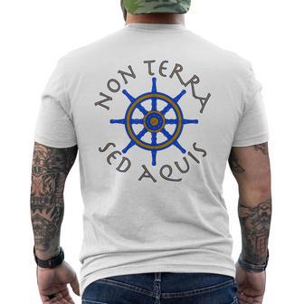 Non Terraed Aquis Motto Latino Marinaio Nautico T-shirt da uomo con stampa posteriore - Novitaregali