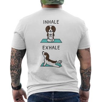 ヨガ吸い込む息を吐くイングリッシュ・スプリンガー・スパニエル犬 メンズTシャツ バックプリント - Kawaiitshirt