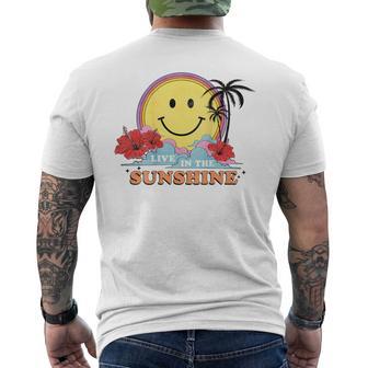 レトロなハッピーフェイス ハイビスカス ヤシの木「太陽に生きる」ビーチ メンズTシャツ バックプリント - Kawaiitshirt