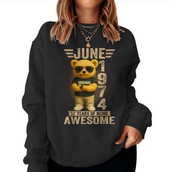 52歳 1974年6月 テディベア 52歳 誕生日 男性 女性 レディーススウェットシャツ - Kawaiitshirt