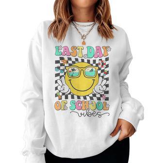 Groovy Last Day Of School Vibes Teachers Students Graduation Women Sweatshirt - Monsterry