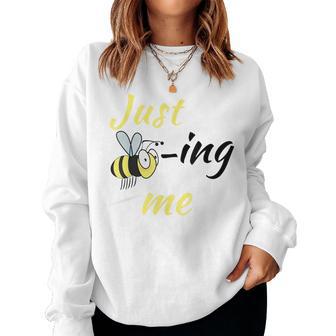 Just Bee-Ing Me Carino Amante Delle Api Motivazionale E Women Sweatshirt - Novitaregali