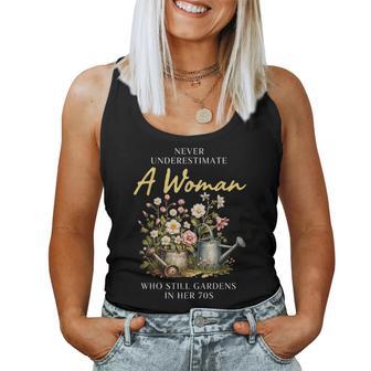 Never Underestimate Woman Gardening Vintage 70S Women Tank Top - Thegiftio UK