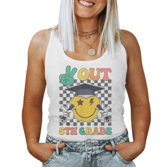 Groovy Peace Out 5Th Grade Last Day Of School Fifth Grade Women Tank Top - Thegiftio UK