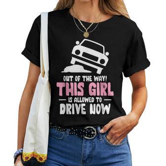 Fuori Del Modo Ragazza Divertente Guida Patente Auto Driver Maglietta da donna - Novitaregali