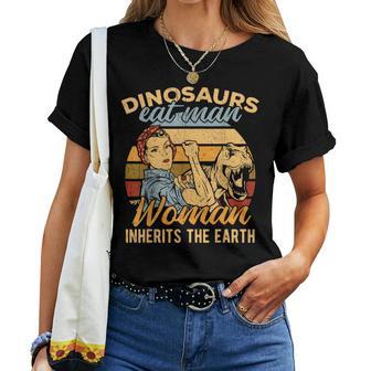Les Dinosaures Mangent Un Homme Et Une Héritent De La Terre – Chasser Uneoubretteolante T-shirt femme - Cadeauxyz
