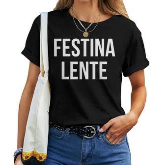 Make Hastelowly Festina Lente ラテン語インスピレーション引用 レディースTシャツ - Kawaiitshirt