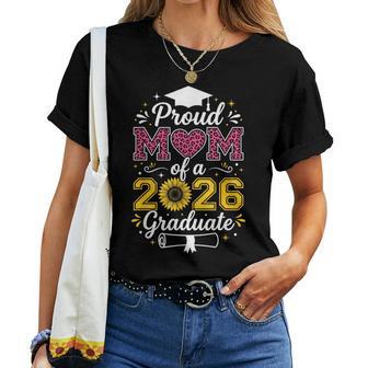 Proud Mom Of A 2026 卒業 シニア ひまわり ヒョウ ハート レディースTシャツ - Kawaiitshirt