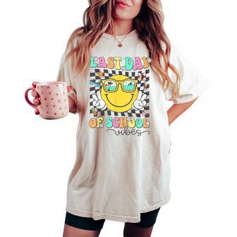 Groovy Last Day Of School Vibes Teachers Students Graduation Women's Oversized Comfort T-shirt - Monsterry