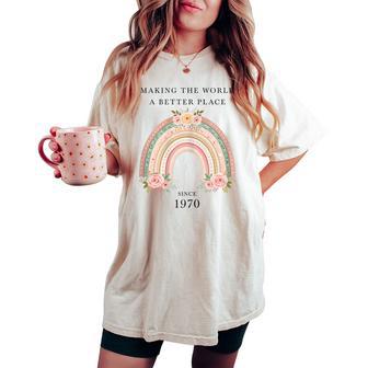 Hacer Del Mundo Un Lugar Mejor Desde 1970 Cumpleaños De Es Camiseta extragrande cómoda para mujer - Regaloses
