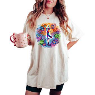 Pose De Yoga Méditation D'amour Couleursives T-shirt oversize confortable pour femme - Cadeauxyz