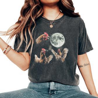 Chicken Howling At Moon Vintage 90S Graphic Women's Oversized Comfort T-Shirt - Thegiftio UK