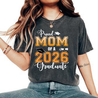 Proud Mom Of A 2026 Graduate Graduation Mom 2026 Women's Oversized Comfort T-Shirt | Seseable UK