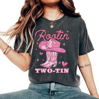 Rootin Two-Tin Cowgirl Western Rodeo 2Nd Birthday Girl Howdy Women's Oversized Comfort T-Shirt - Thegiftio UK