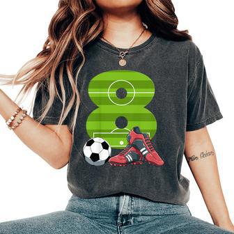 キッズ エイトバースデーサッカー 8歳の男の子 女の子 レディースオーバーサイズコンフォートTシャツ - Kawaiitshirt