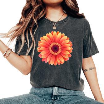 開花期のハンサムなガーベラの花 レディースオーバーサイズコンフォートTシャツ - Kawaiitshirt