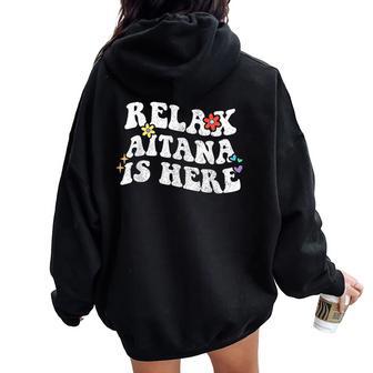 Retro Groovy Relax Aitana Is Here Nombre Del Día De La Madre Women Oversized Hoodie Back Print - Regaloses