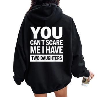 Tu Ne Peux Pas Me Faire Peur J'ai Deux Filles Drôle De Papa Sweat à capuche oversize pour femme avec imprimé dans le dos - Cadeauxyz