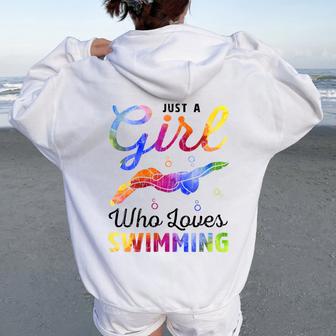Gráfico Divertido De Jugador De Natación De Just A Girl Who Loveswimming In Mangas Women Oversized Hoodie Back Print - Regaloses