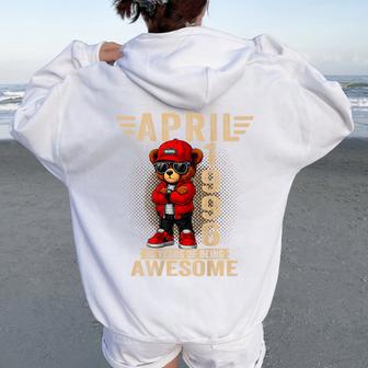 Ours En Peluche 30 Avril Pour Homme Et 1996 Sweat à capuche oversize pour femme avec imprimé dans le dos - Cadeauxyz