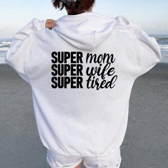 Super Mom、Super Wife、Super Tired、 Mother's Day レディース オーバーサイズ パーカー バックプリント - Kawaiitshirt