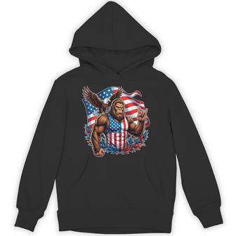Bigfoot Rock Eagle American Flag Patriotic 4Th Of July Men Hoodie - Thegiftio UK