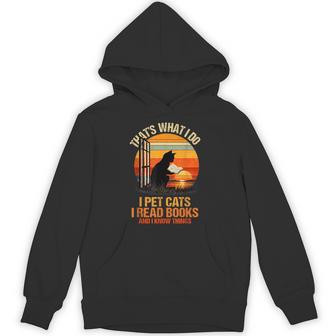 That's What I Do I Pet Cats I Read Books And I Know Things Hoodie - Thegiftio UK